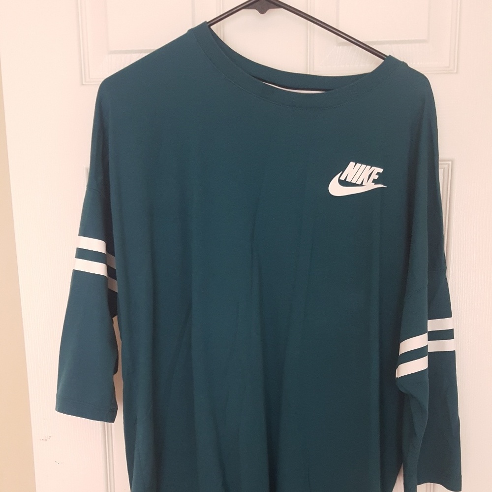 Nike female top and leggings xL